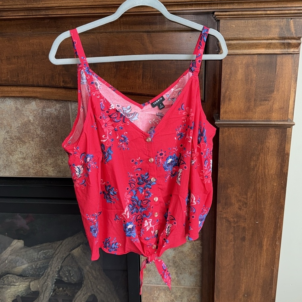 Torrid red floral cropped tank (size 2) bold bright tropical luau party